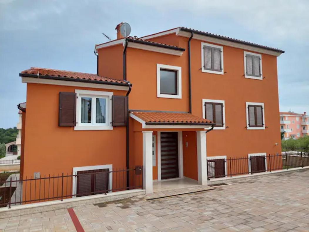Modern Apartment Ana Premantura Exterior photo