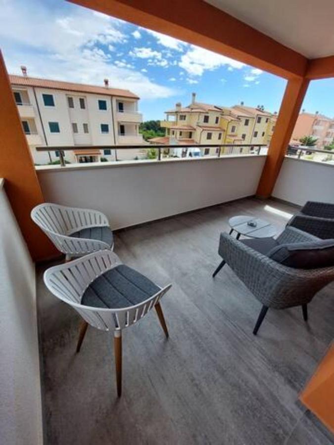 Modern Apartment Ana Premantura Exterior photo